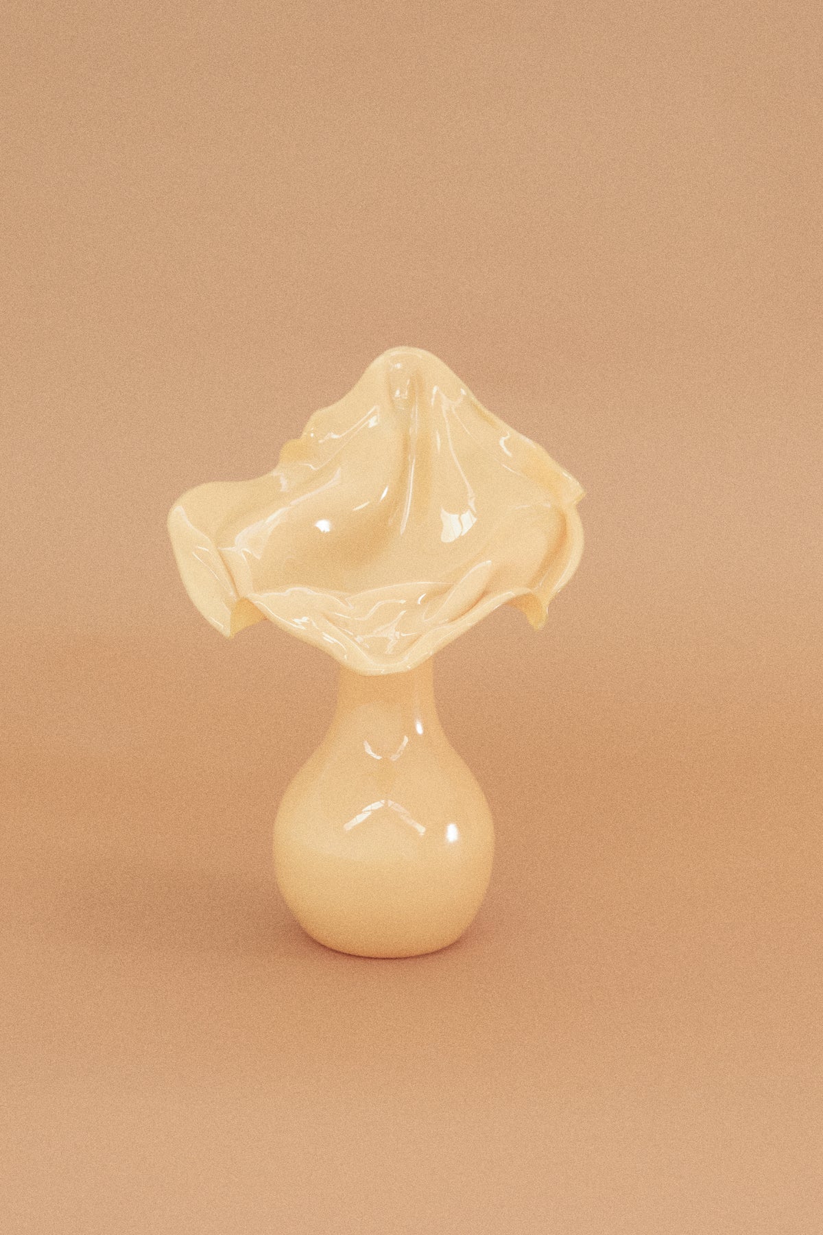 Jarrón Fat Tulip Mantequilla